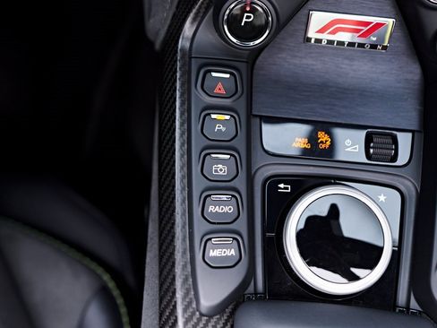 Used 2023 Aston Martin V8 Vantage Roadster image 68