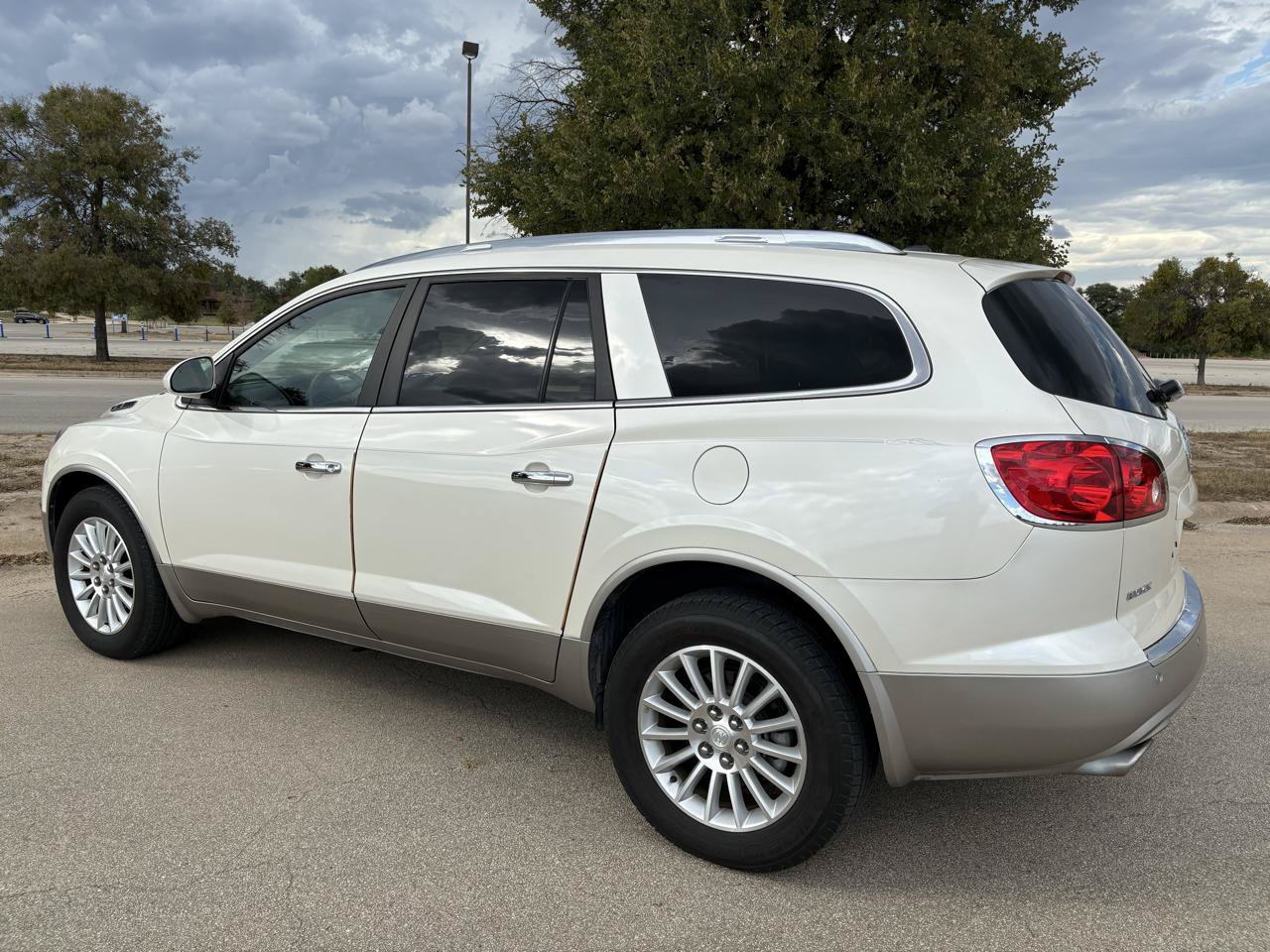 Used 2012 Buick Enclave Leather w/ LPO, Cargo Convenience Pkg FWD image 8