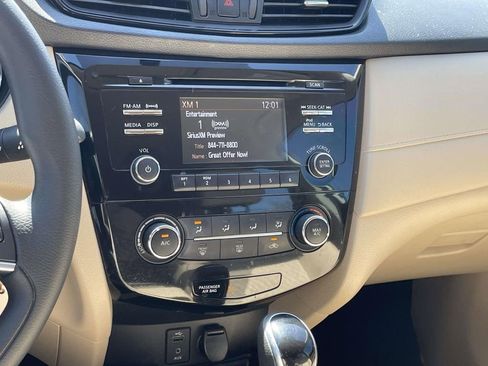 Used 2017 Nissan Rogue S image 23