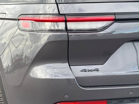 New 2025 Jeep Grand Cherokee Altitude image 31