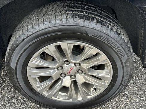 Used 2022 GMC Yukon SLT w/ SLT Premium Package image 18