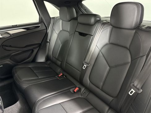 Certified 2024 Porsche Macan w/ Premium Plus Package image 22