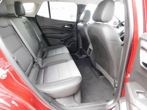 Used 2025 Chevrolet Trax LT image 19