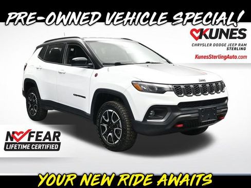 Used 2025 Jeep Compass Trailhawk AWD/4WD image 1