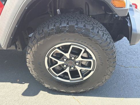 Used 2025 Jeep Wrangler Unlimited Rubicon AWD/4WD image 26