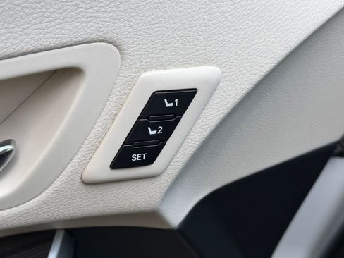 Used 2023 Toyota Sienna Platinum AWD/4WD image 19