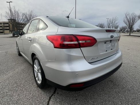 Used 2015 Ford Focus SE w/ SE Cold Weather Package FWD image 3