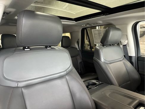 Used 2025 Ford Expedition Active AWD/4WD image 39