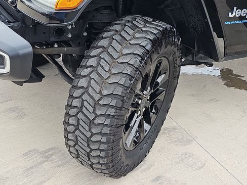 Used 2024 Jeep Wrangler Unlimited Sahara w/ Technology Group image 38