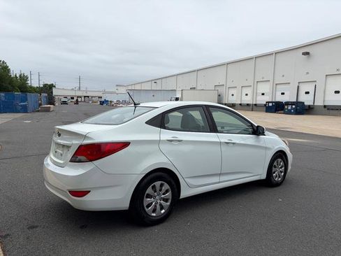 Used 2017 Hyundai Accent SE FWD image 4