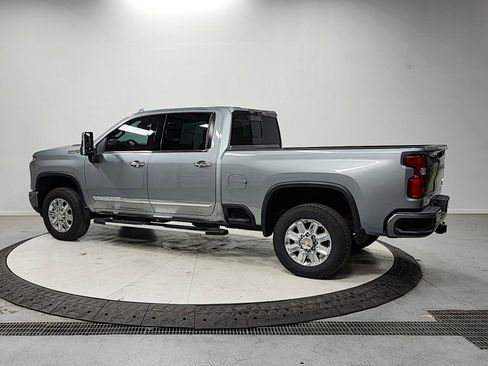 Used 2024 Chevrolet Silverado 2500 High Country w/ Technology Package image 5
