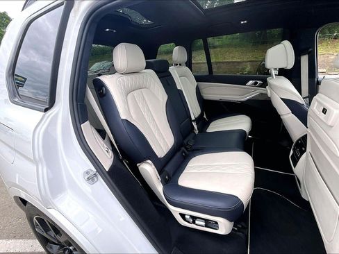 Used 2021 BMW X7 M50i AWD/4WD image 23
