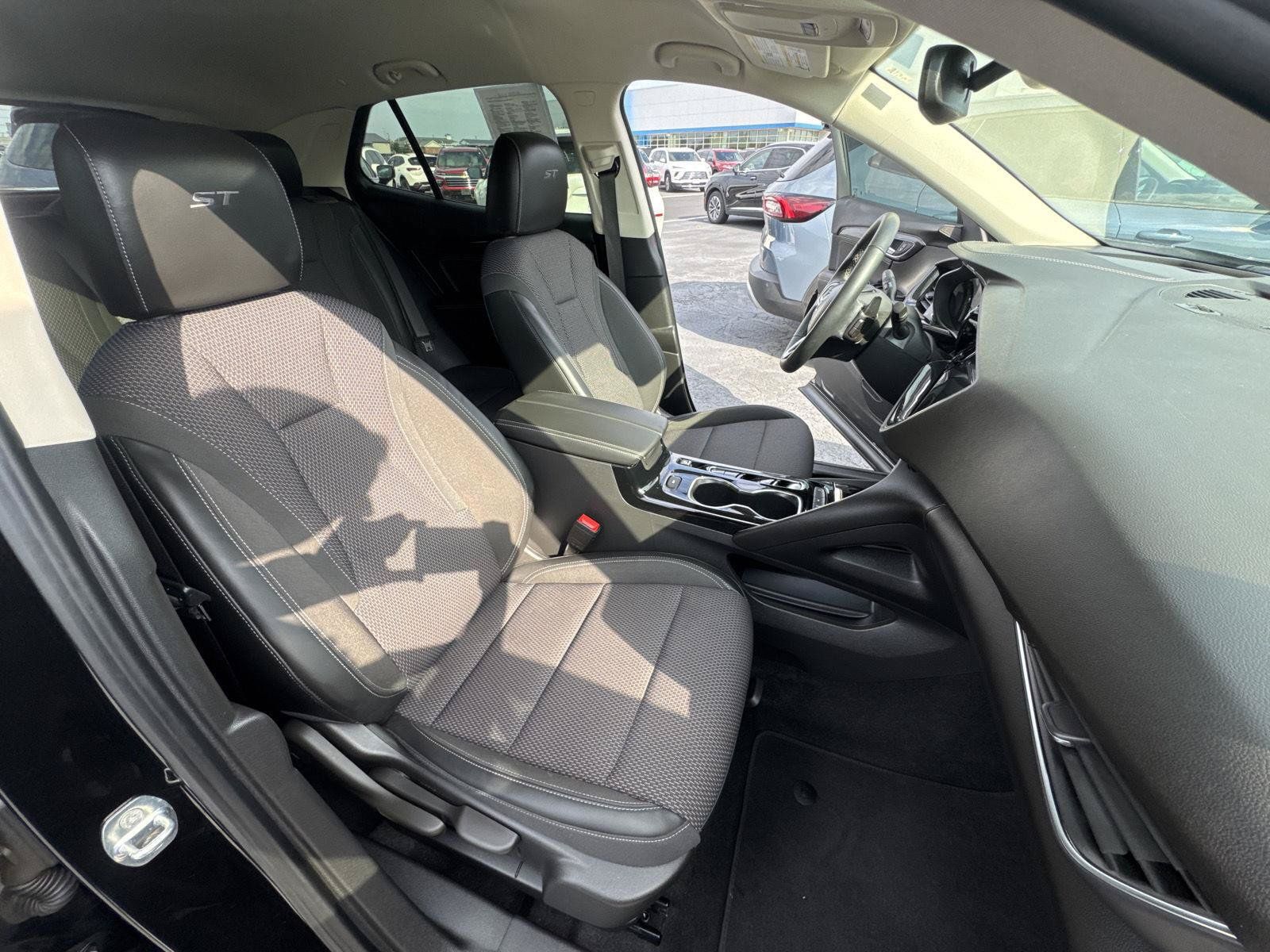 Used 2023 Buick Envision Preferred FWD image 18