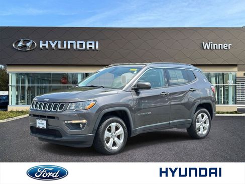Used 2018 Jeep Compass Latitude AWD/4WD image 1