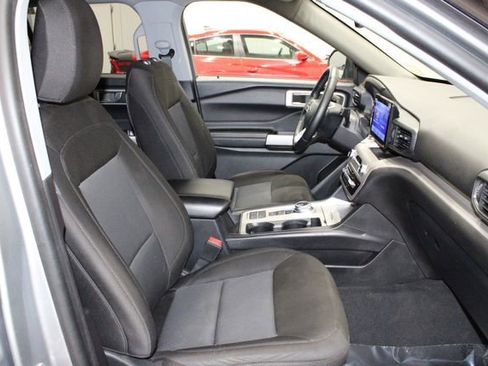 Used 2022 Ford Explorer XLT RWD image 16