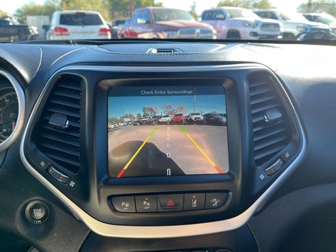 Used 2018 Jeep Cherokee Overland w/ Technology Group image 14