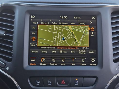 Used 2023 Jeep Cherokee Altitude Lux image 18