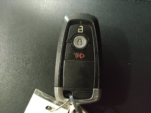 Used 2019 Ford Edge SE FWD image 32
