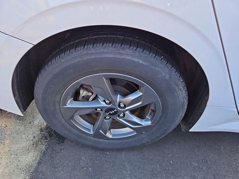 Used 2023 Kia K5 LXS image 7