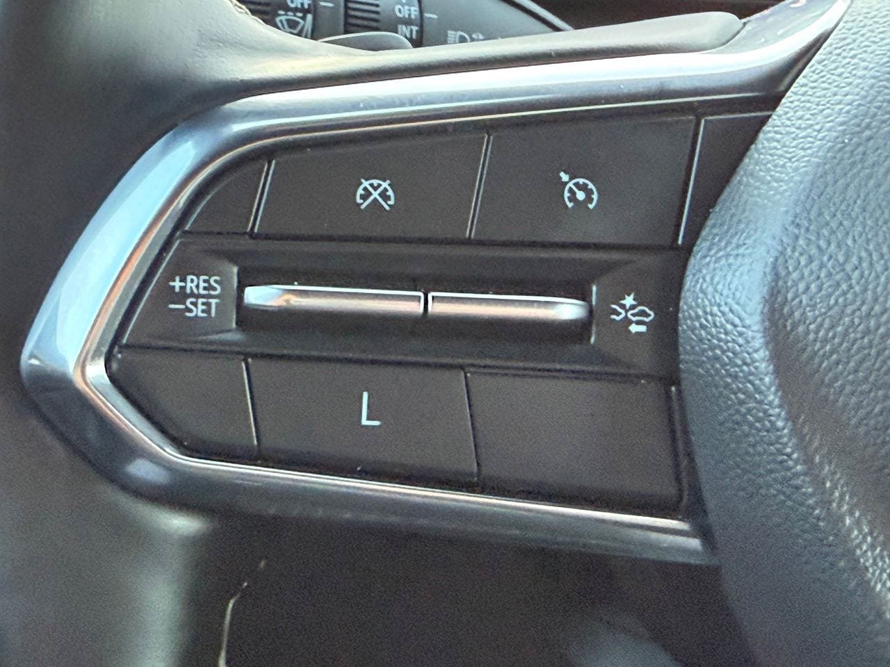 Used 2025 Chevrolet Traverse LT FWD image 18