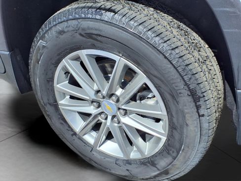 Used 2023 Chevrolet Traverse LT AWD/4WD image 8