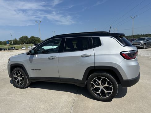 Used 2024 Jeep Compass Limited AWD/4WD image 6