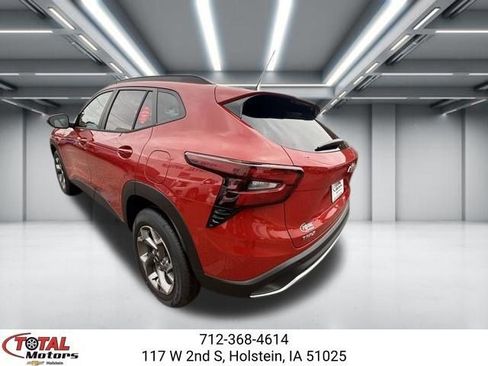 New 2026 Chevrolet Trax LT w/ Sunroof Package FWD image 7