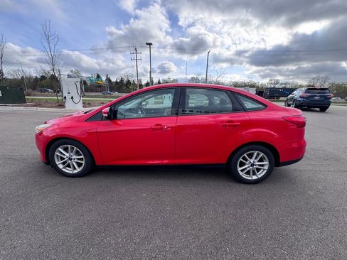 Certified 2017 Ford Focus SE FWD image 5