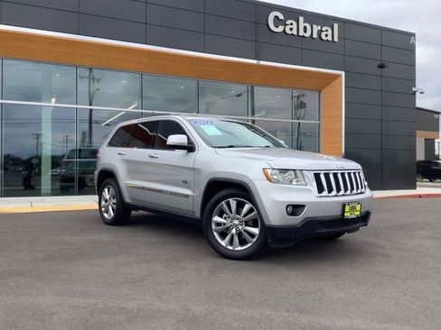 Used 2011 Jeep Grand Cherokee 70th Anniversary RWD image 2