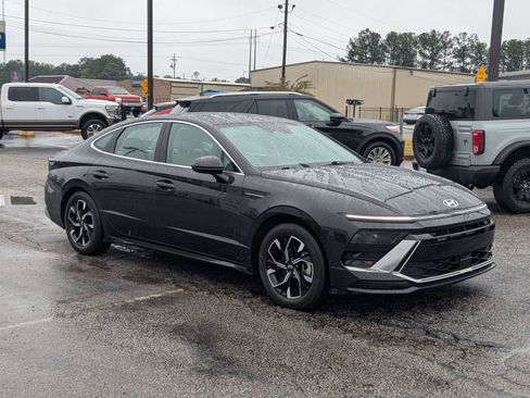 Used 2025 Hyundai Sonata SEL FWD image 2