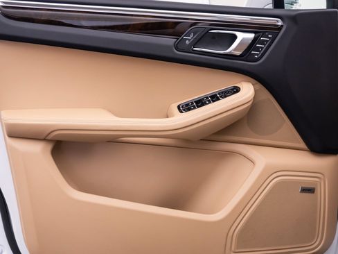 Certified 2026 Porsche Macan AWD/4WD image 14