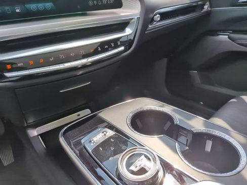 Used 2024 Cadillac Lyriq Sport image 23