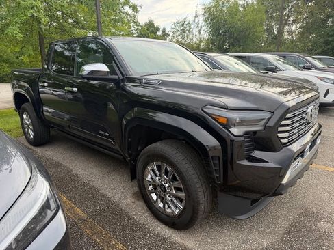 Used 2025 Toyota Tacoma Limited AWD/4WD image 3