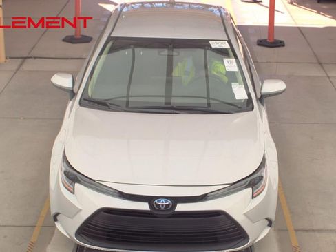 Used 2025 Toyota Corolla LE image 2