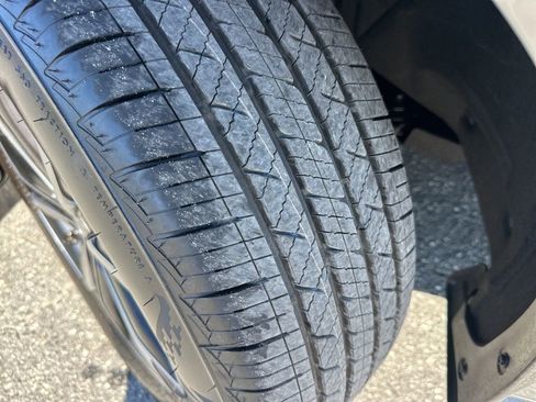 Used 2025 Toyota Sienna Platinum image 35