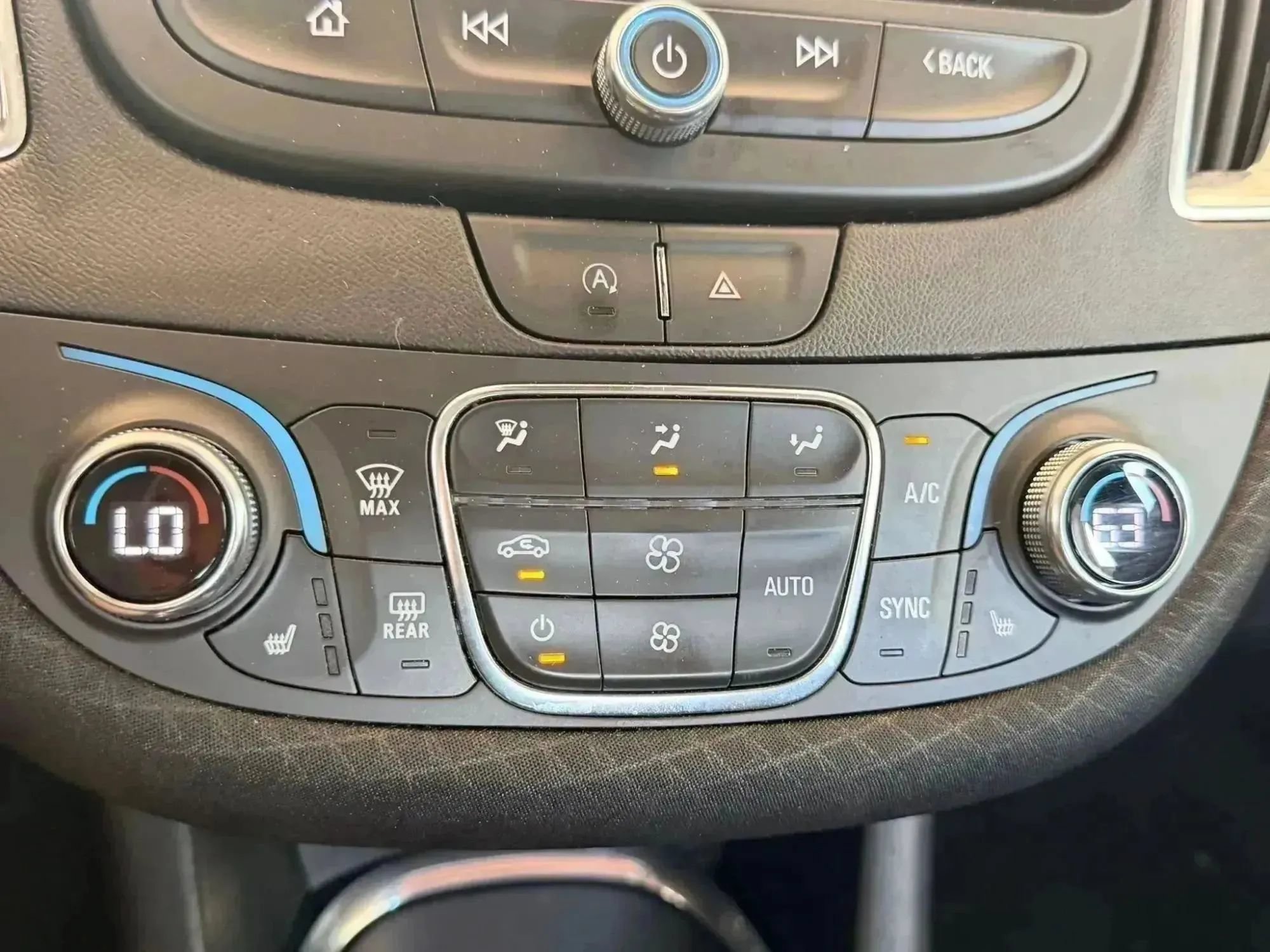 Used 2021 Chevrolet Malibu LT FWD image 16