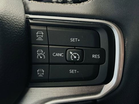 Used 2025 Jeep Wagoneer Series II AWD/4WD image 46