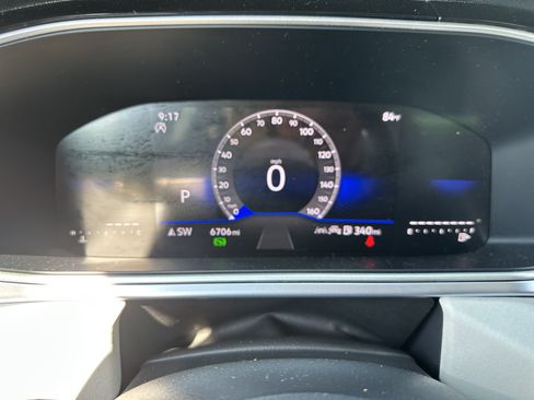 Used 2025 Volkswagen Taos SE FWD image 16