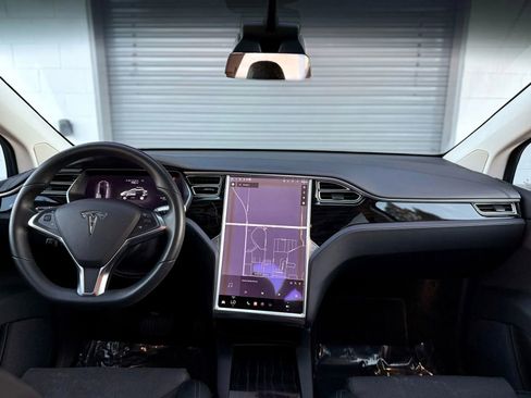 Used 2016 Tesla Model X 75D image 10