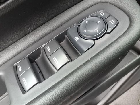 Used 2024 GMC Terrain SLT image 17