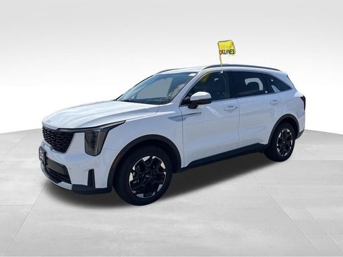 Used 2024 Kia Sorento S image 4
