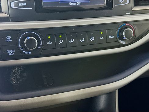 Used 2015 Toyota Highlander LE FWD image 17