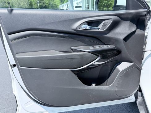 Used 2024 Chevrolet Trax LT w/ LT Convenience Package FWD image 28