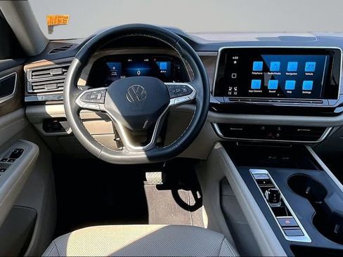Used 2024 Volkswagen Atlas SE AWD/4WD image 8