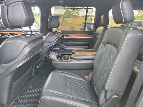 Used 2022 Jeep Grand Wagoneer Series III AWD/4WD image 16