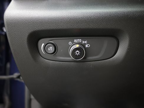 Used 2023 Chevrolet Traverse LT FWD image 18