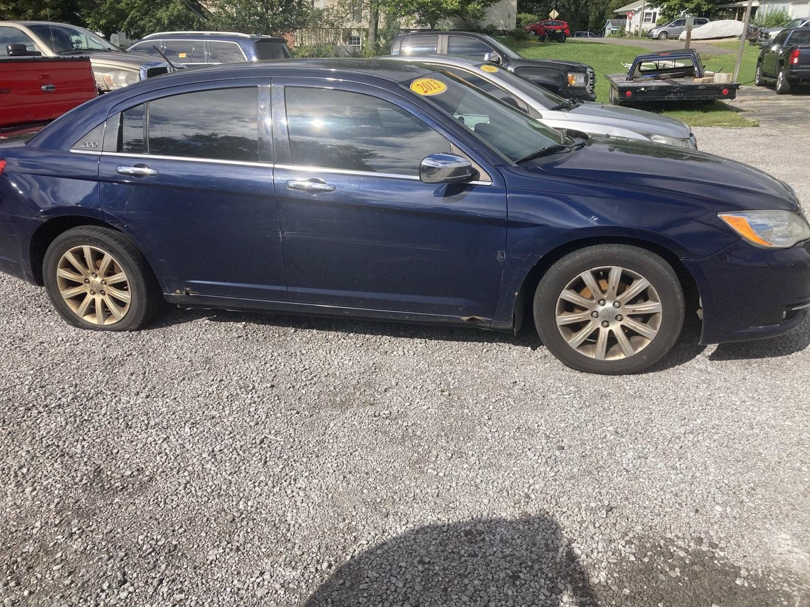 Used 2013 Chrysler 200 Limited FWD image 4