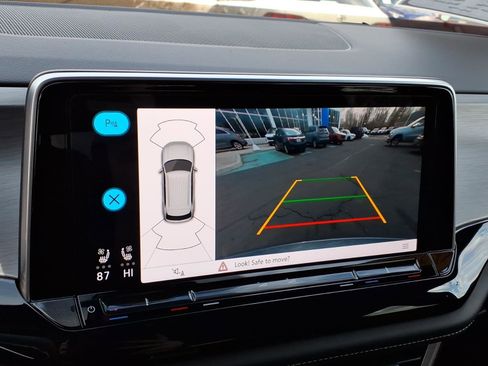 Used 2025 Volkswagen Atlas Cross Sport SE image 16