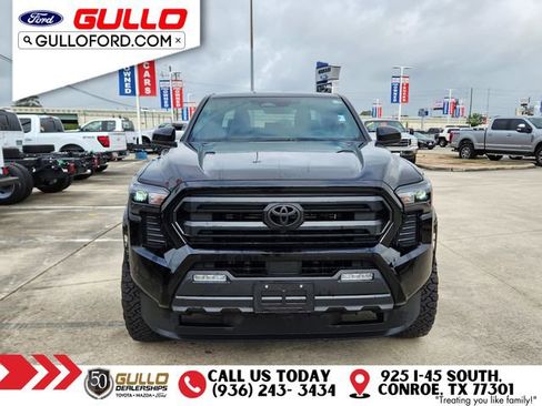 Used 2025 Toyota Tacoma SR5 AWD/4WD image 2