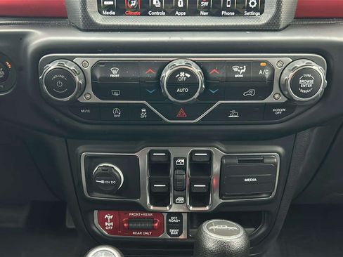 Used 2023 Jeep Gladiator Rubicon AWD/4WD image 16